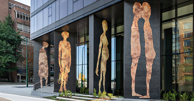 Photo of Personnages public art by Lyse Lemieux Photo of Personnages public art by Lyse Lemieux